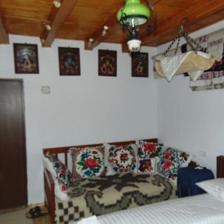 Casutele Din Moisei Hotel Екстериор снимка