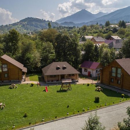 Casutele Din Moisei Hotel Екстериор снимка