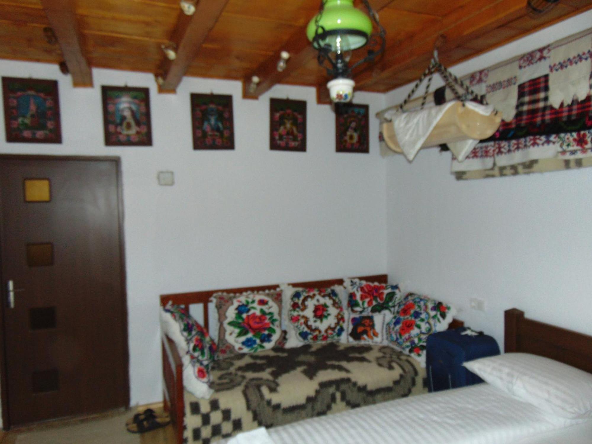 Casutele Din Moisei Hotel Екстериор снимка