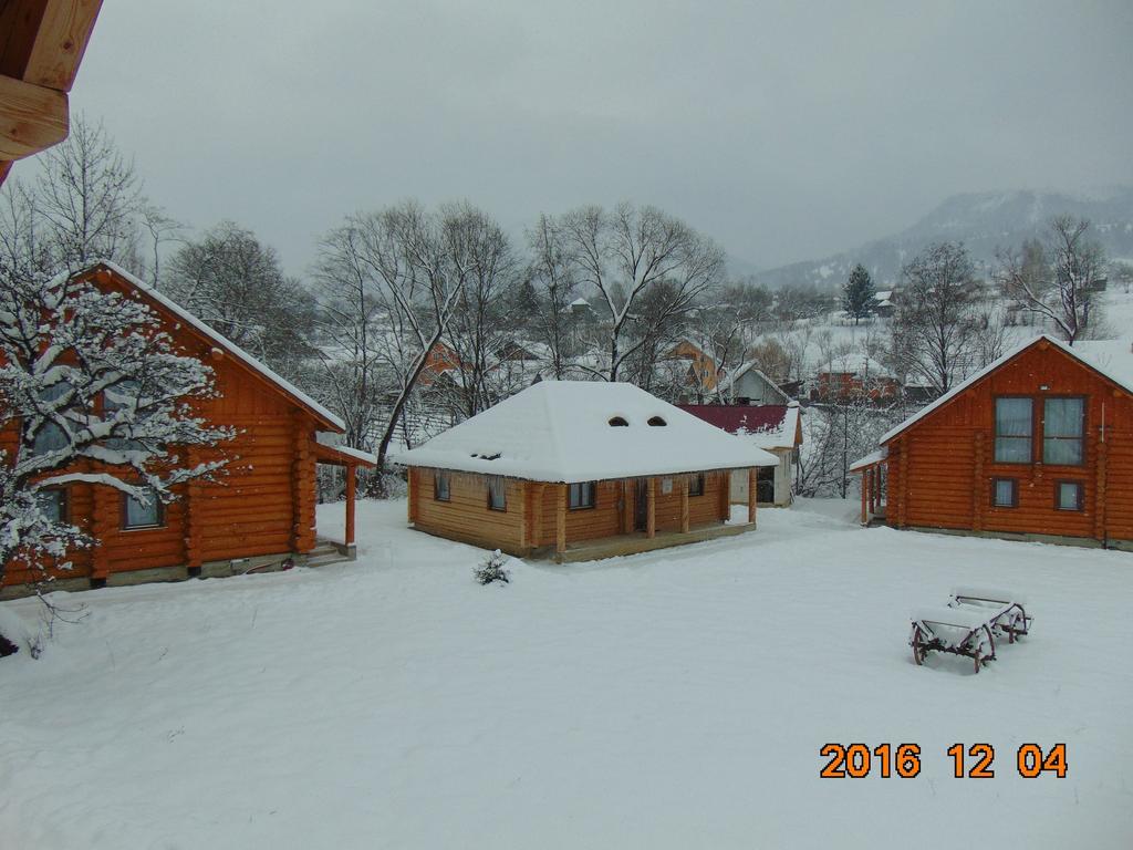 Casutele Din Moisei Hotel Екстериор снимка