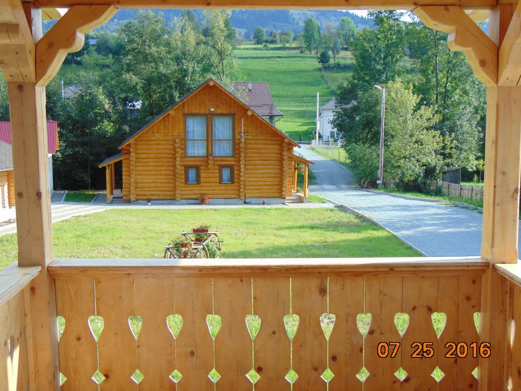 Casutele Din Moisei Hotel Екстериор снимка