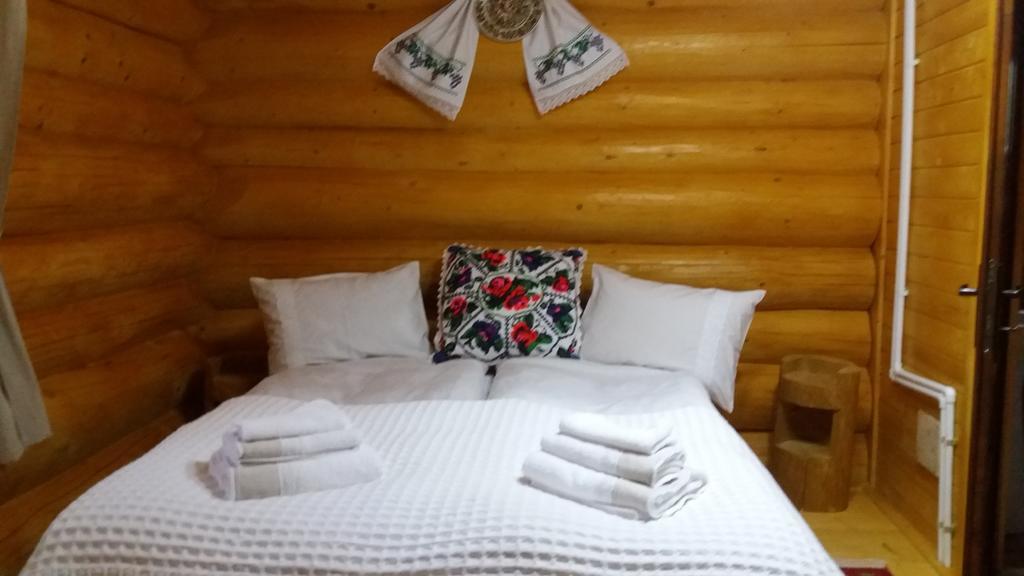 Casutele Din Moisei Hotel Екстериор снимка