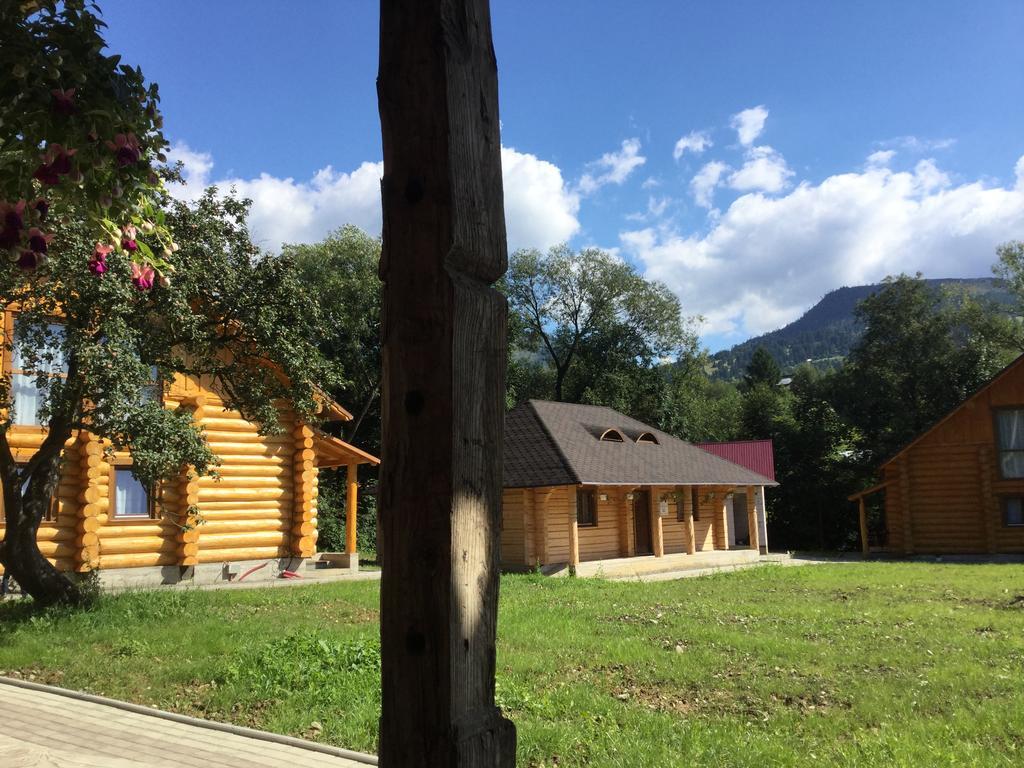 Casutele Din Moisei Hotel Екстериор снимка