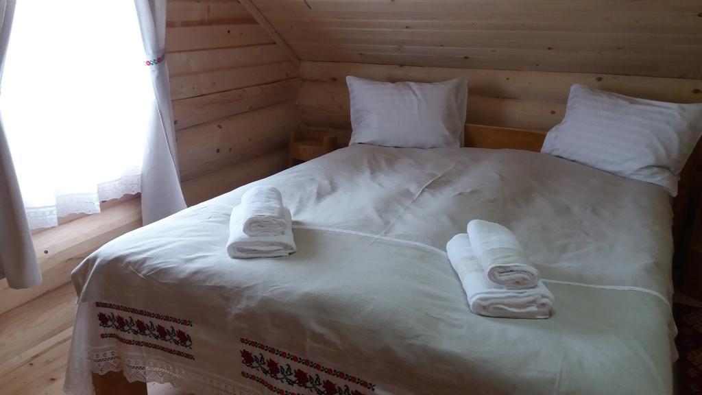 Casutele Din Moisei Hotel Екстериор снимка