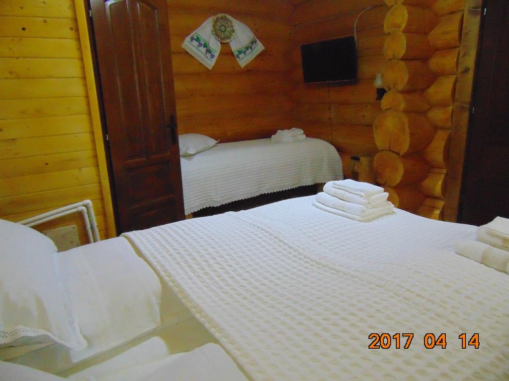 Casutele Din Moisei Hotel Стая снимка