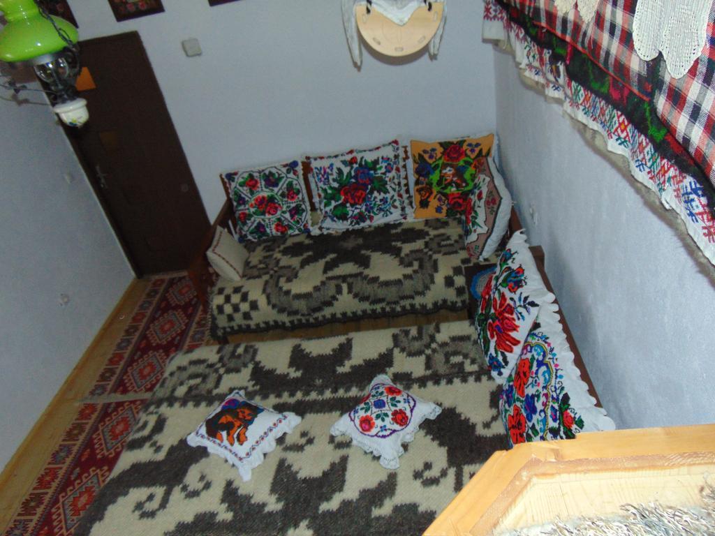 Casutele Din Moisei Hotel Екстериор снимка