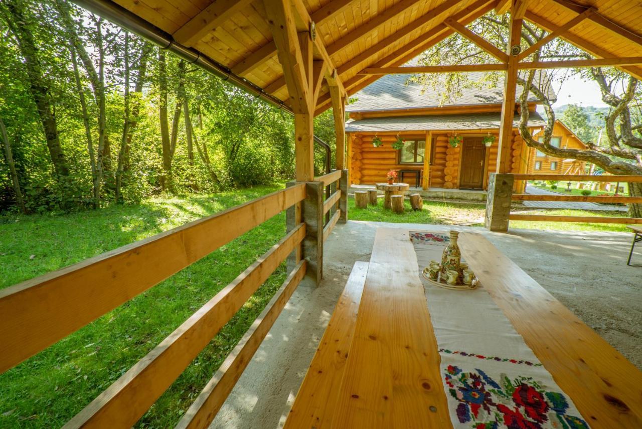Casutele Din Moisei Hotel Екстериор снимка