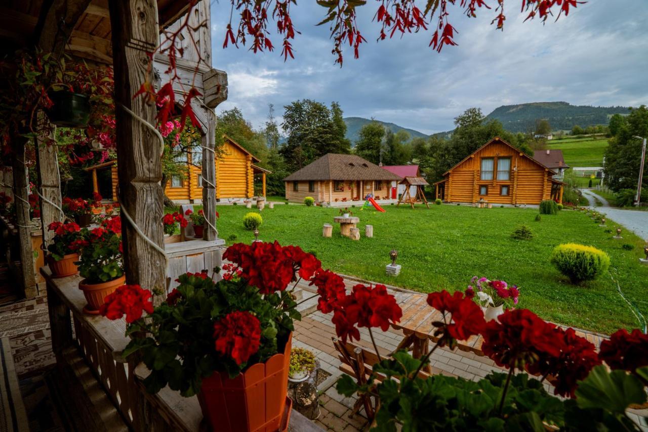 Casutele Din Moisei Hotel Екстериор снимка