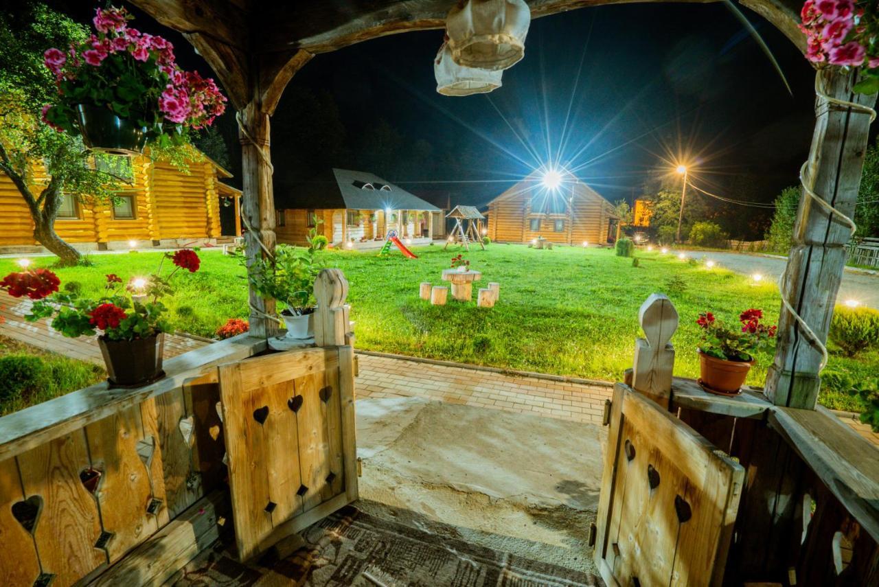 Casutele Din Moisei Hotel Екстериор снимка