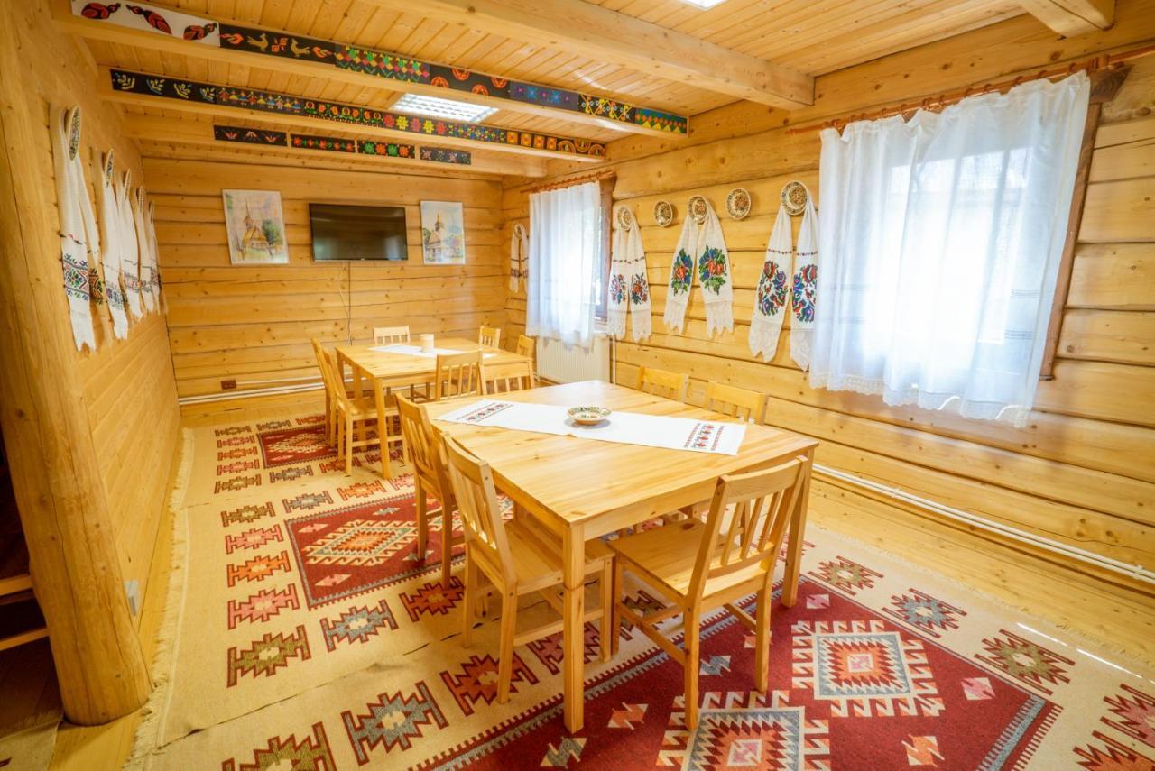 Casutele Din Moisei Hotel Екстериор снимка