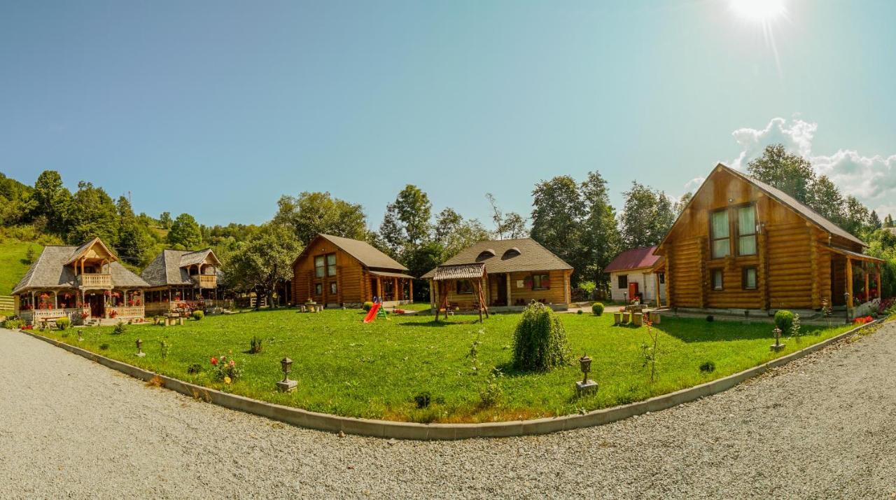 Casutele Din Moisei Hotel Екстериор снимка