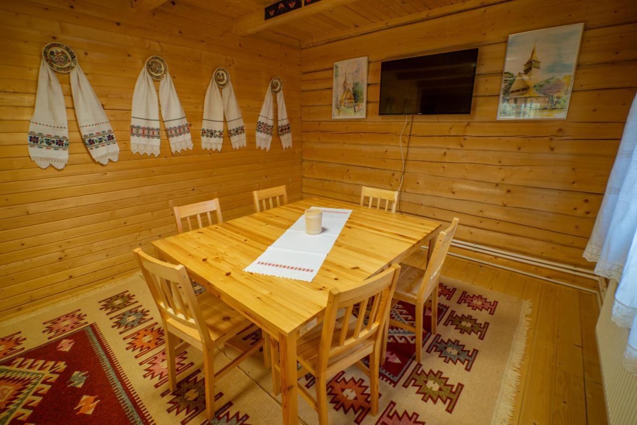 Casutele Din Moisei Hotel Екстериор снимка